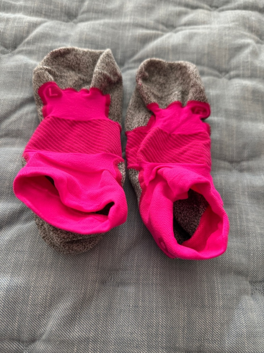 osis 1st No-Show Performance Socks in Bright Pink and Gray - Pack of 1